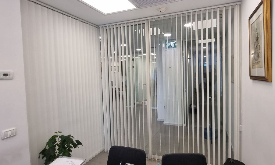 וילונות ורטיקליים כוילון למשרד