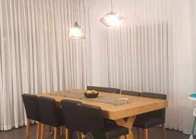 וילון חשמלי בכפר בלום