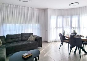 וילון בד מעוגל לסלון