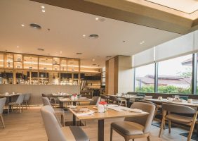 וילון גלילה חשמלי למסעדה