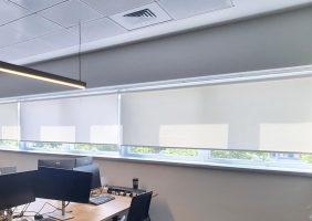 וילונות גלילה למשרד